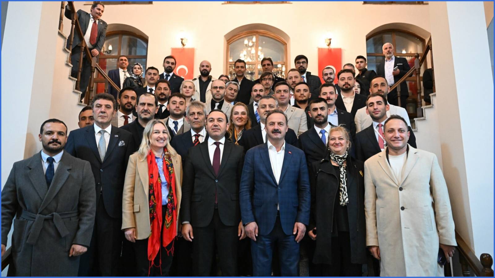 anahtar parti genel baskani agiralioglundan bahceliye bir kurucu onder var o da mustafa kemal ataturk DIuz5sin.png