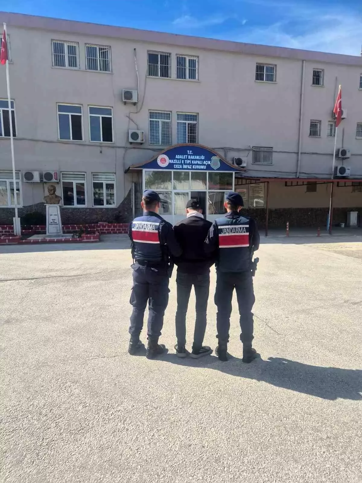 aranan hirsiz jandarma tarafindan yakalandi U7hesvnw.jpg