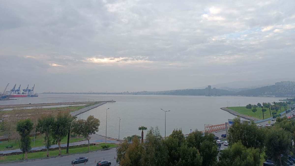 izmir korfezi yine alarm durumuna gecti kirlilige bagli kotu koku etkisini artirdi lZNTr3uS.jpg