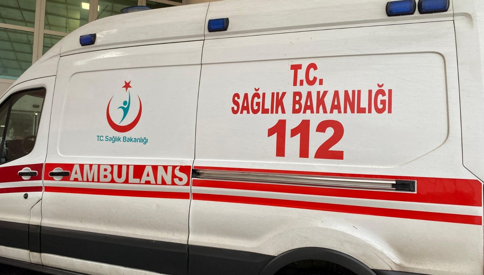 kamyon evin deposuna girdi iki yarali PxBTRYeU.jpg