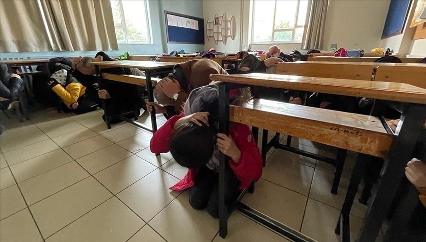 meb uyurdu yarin butun okullarda es zamanli yapilacak Q57GvDIV.jpg