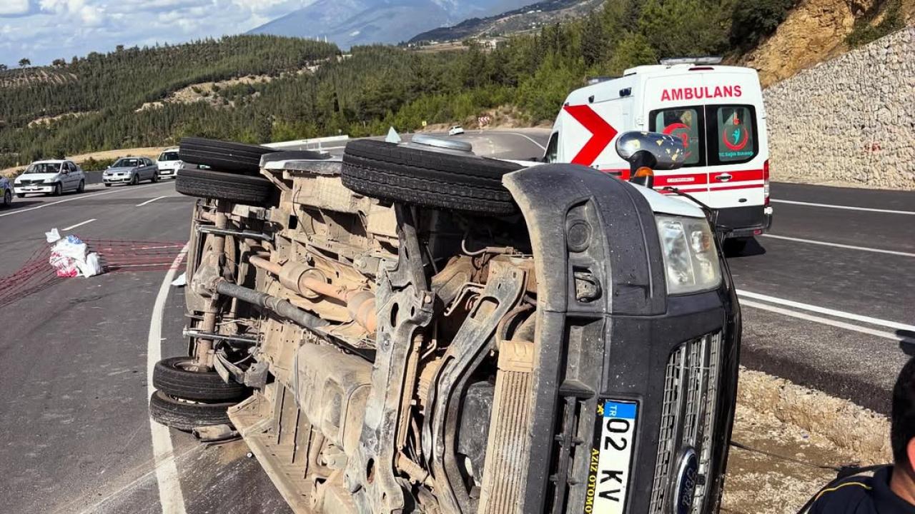 osmaniyede devrilen minibusteki 13 kisi yaralandi GBh7JONA.jpg
